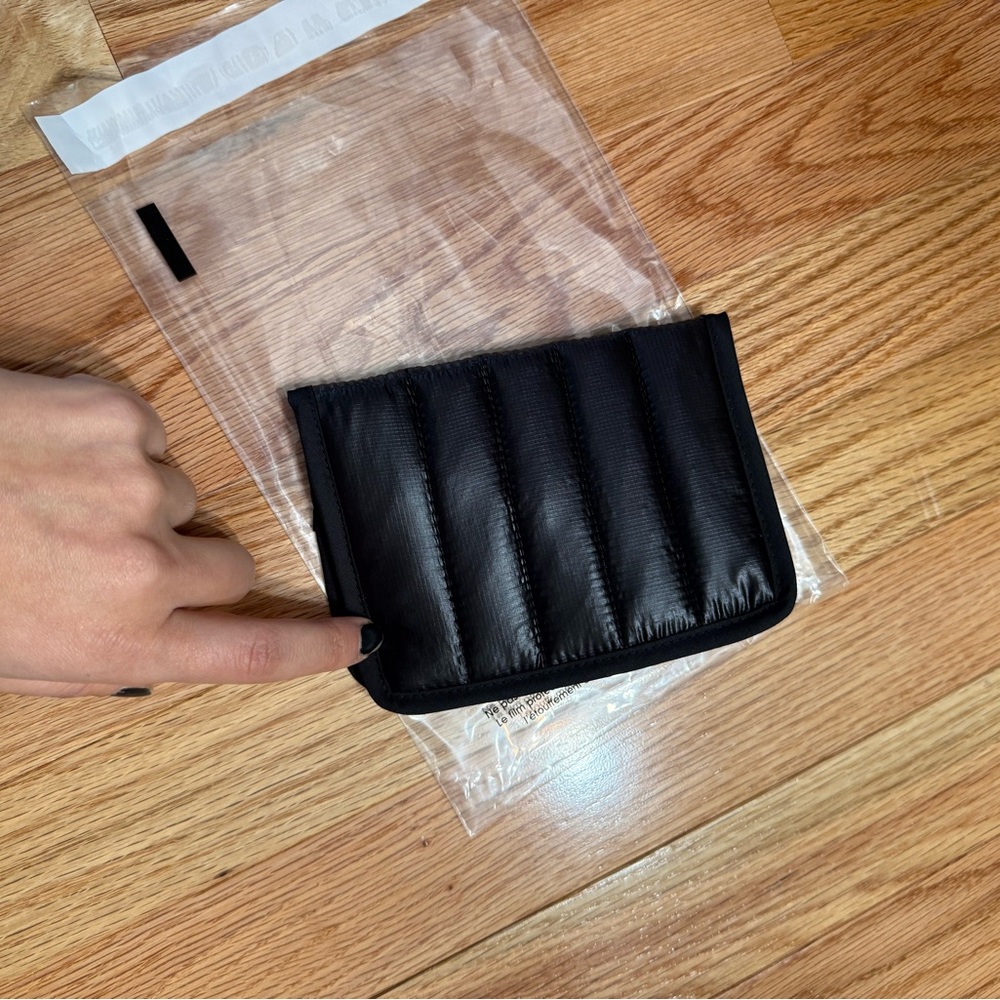 [Canada Goose] Black Passport holder